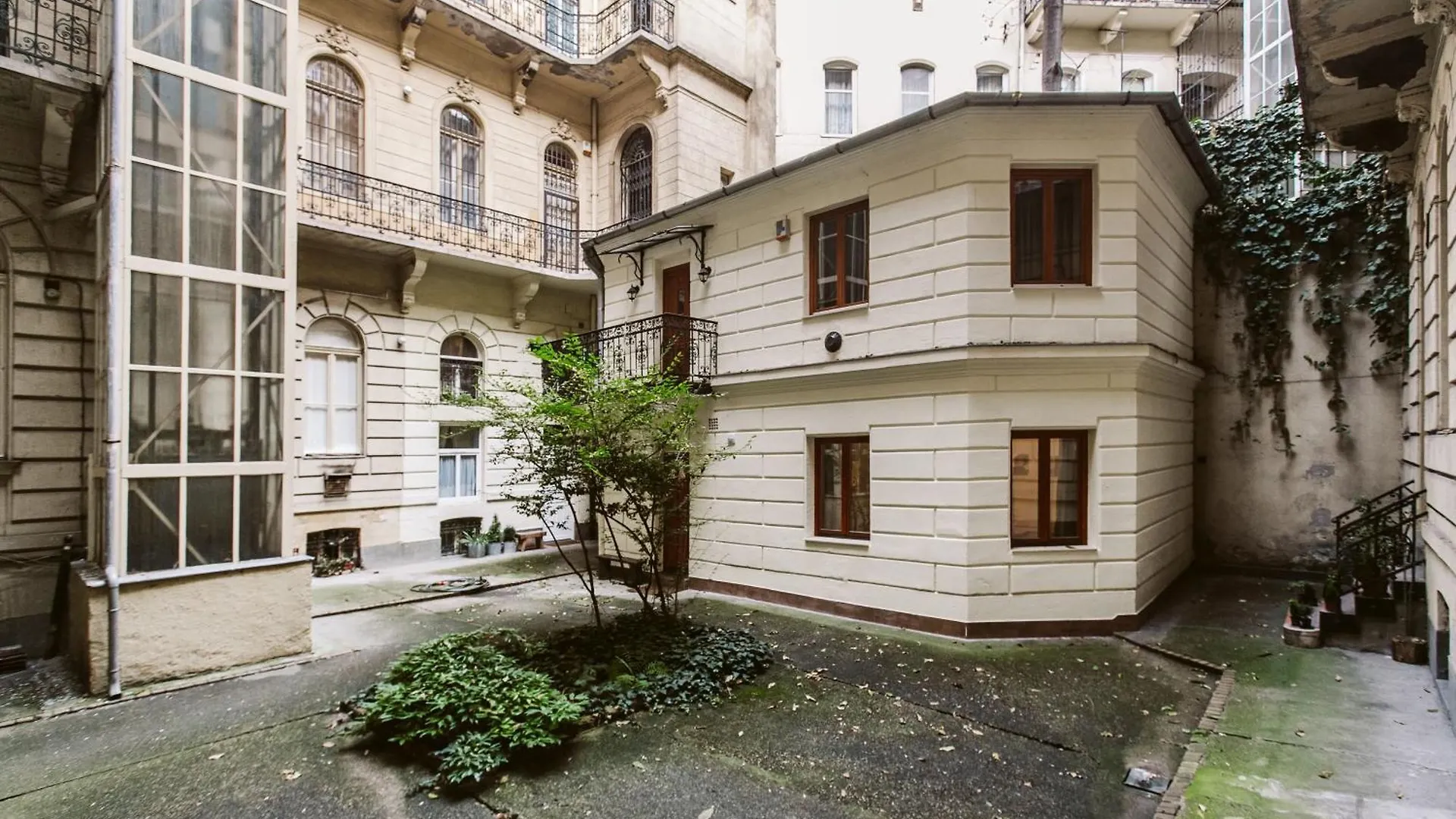 The Little Castle In Downtown Budapest location